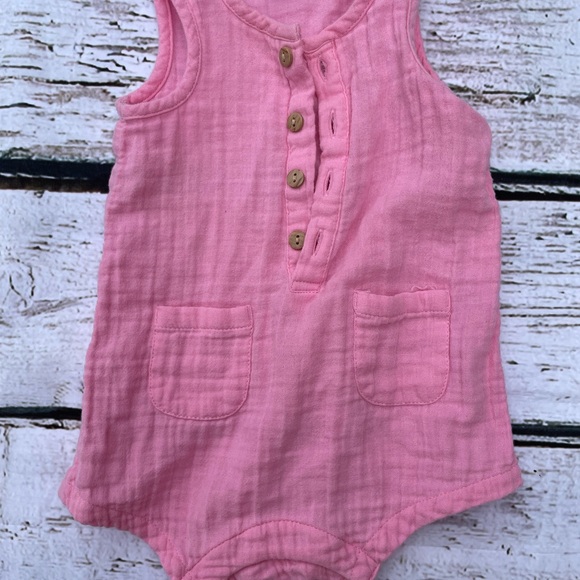 Sleeveless Henley one piece romper bundle lot size 6-12 months - Picture 4 of 9